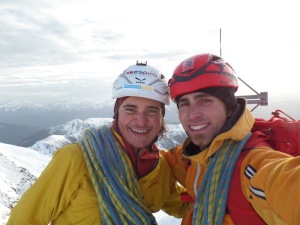 Simon Gietl und Vittorio Messini am Gipfel des Wasserkopf