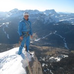 Simon Gietl am Gipfel des Heiligkreuzkofel - Route Wüstenblume