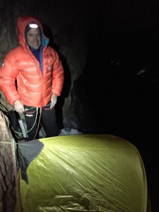 Adam Holzknecht vor unserem Zelt bei der Route Wüstenblume